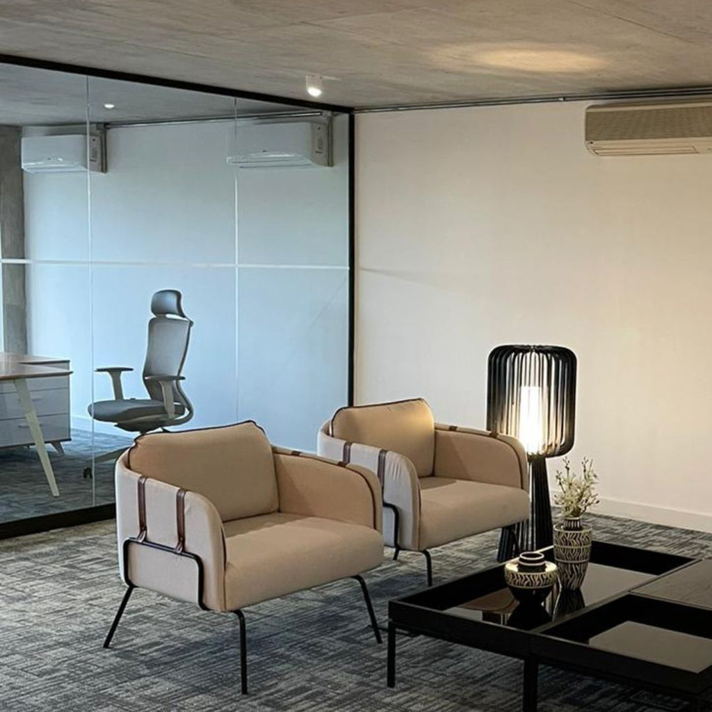 Poltrona Laço para sala de estar com percintas