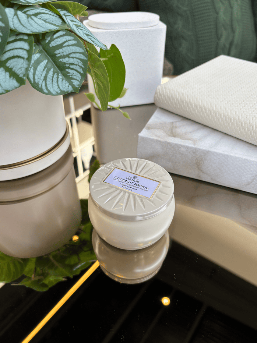 Mini Vela Voluspa Lata 25H Coconut Papaya - Zimmdesign Móveis e Decorações